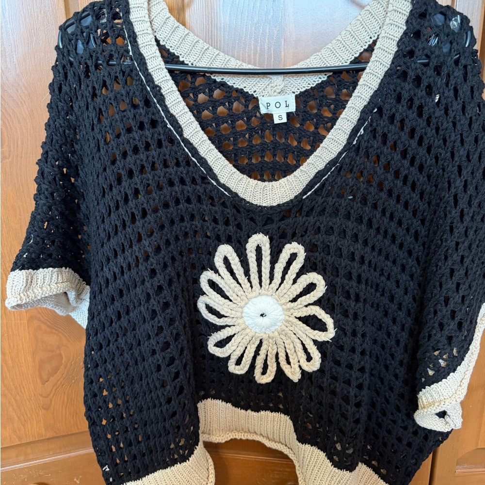 POL Black and Cream Floral V-Neck Sweater
